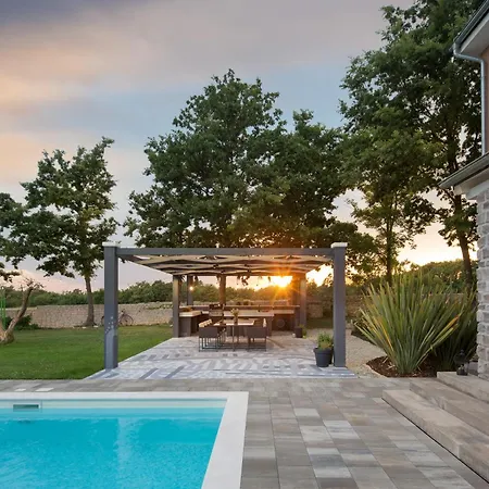Frame Villa