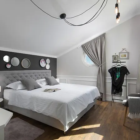 Frame Villa Jursici