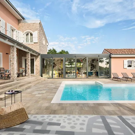 Frame Villa